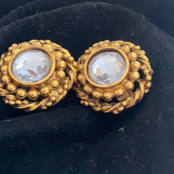 VINTAGE CHANEL CLIP EARRINGS - Picture 2 of 14